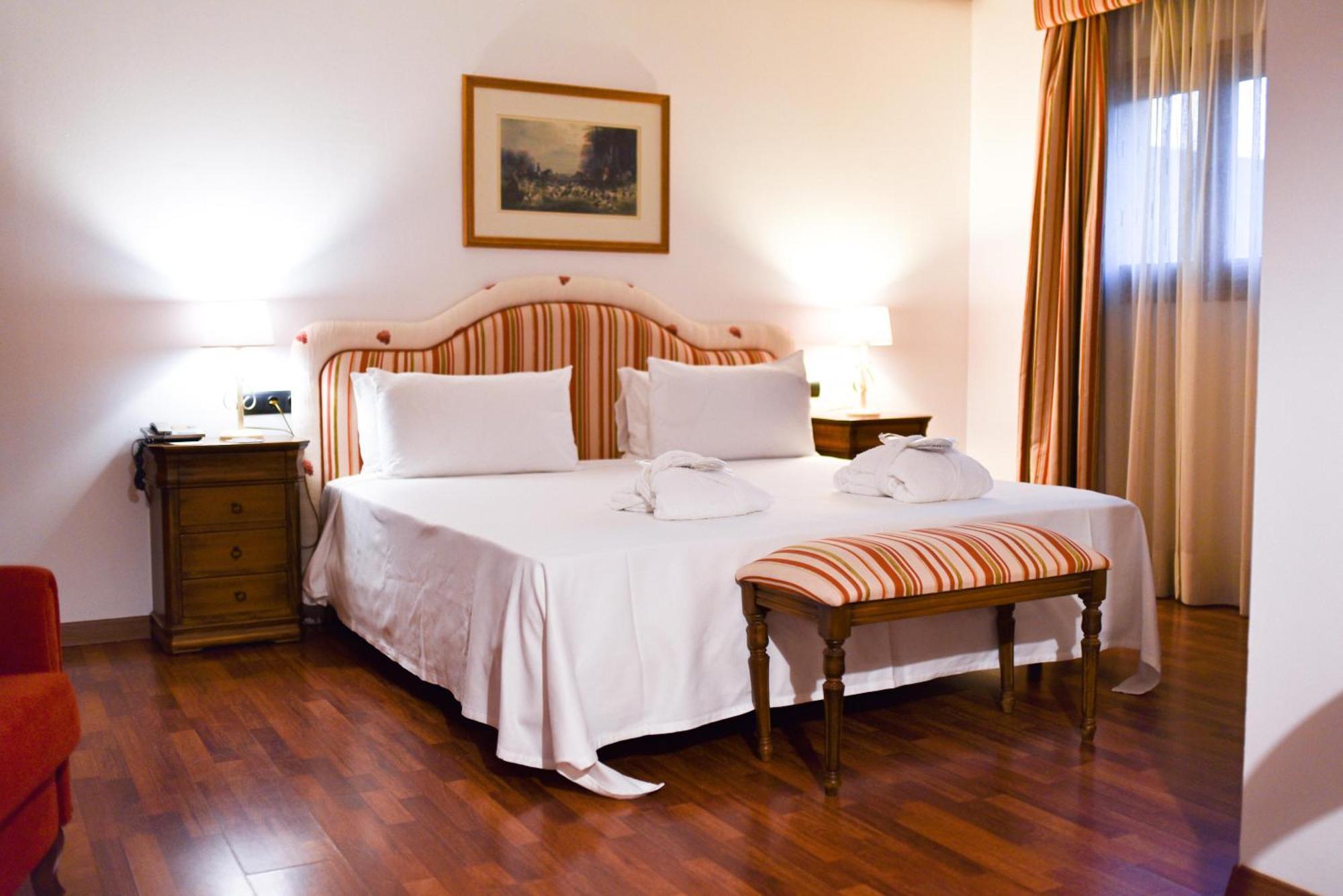 โบเดก้า เรียล Hotel เอลปูแอร์โต เด ซานตามาริอา ภายนอก รูปภาพ